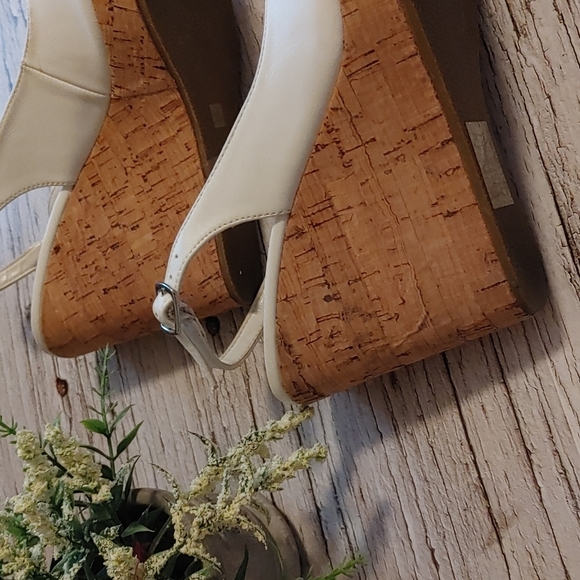 Chateau White leather platforms shoes slip ons women size 38 - Picture 10 of 15